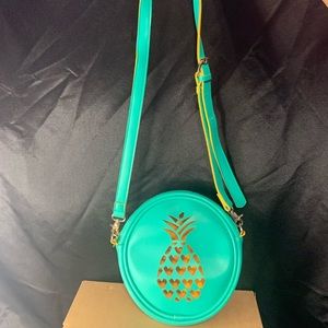 Super cute pineapple cut front side purse  🍍